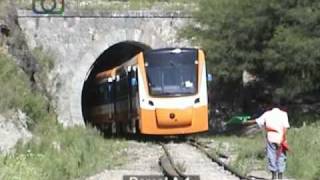 preview picture of video 'De a dos en los túneles (8) - Tren de las Sierras en apeadero Dique San Roque'