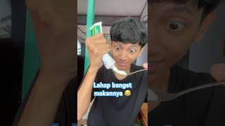 Download lagu Feeding a cute monkey 😂 mp3