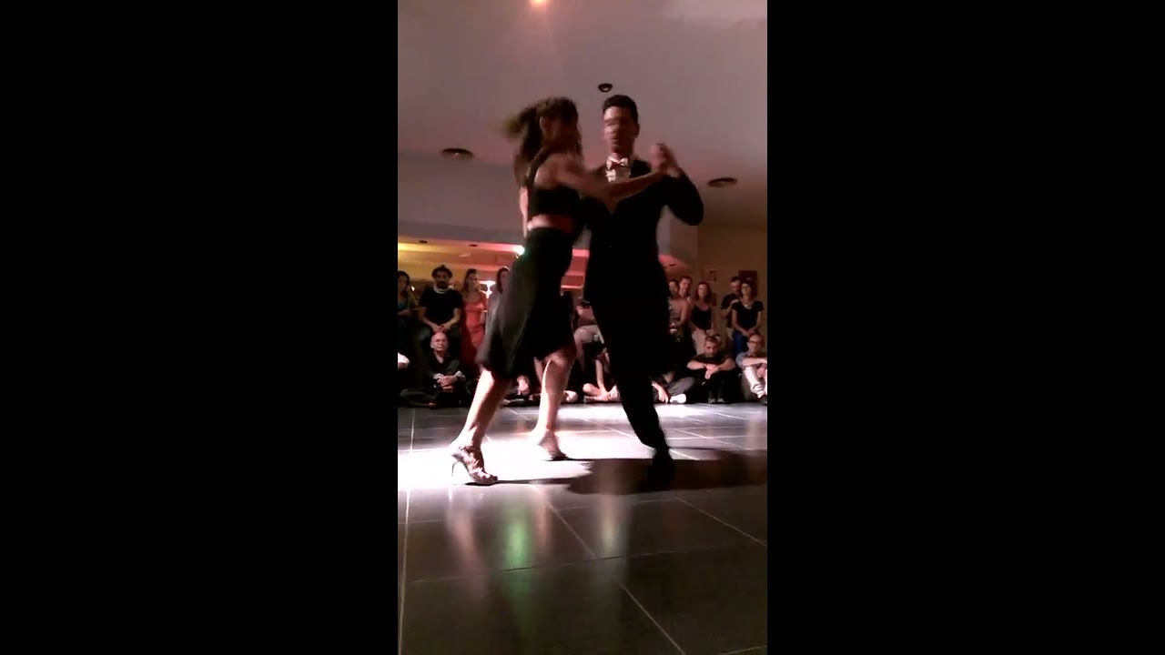 Maria Mondino y Ricardo Biggeri - Tema Otoñal- Troilo