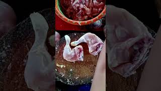 Download lagu Cut the chicken into 6 pieces, according to your order #chicken #chicken #chickenfood #chickenmea... mp3