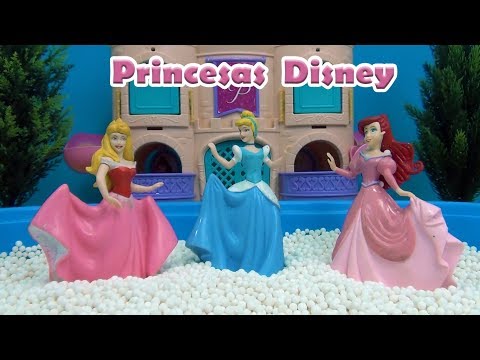 Princesas Disney! Piscina de Surpresas! Disney Princess in the Pool #princesasdadisney #brincadeiras