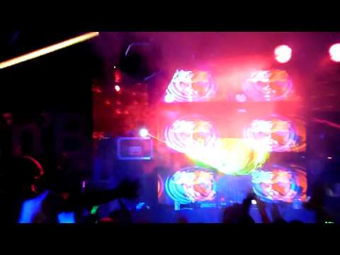 Sound of Cream with Dash Berlin - Man on the run (part2) [live] [HD]