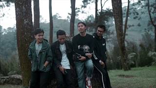 Download lagu Good Morning Everyone - Tunggu Aku (Live Session) mp3