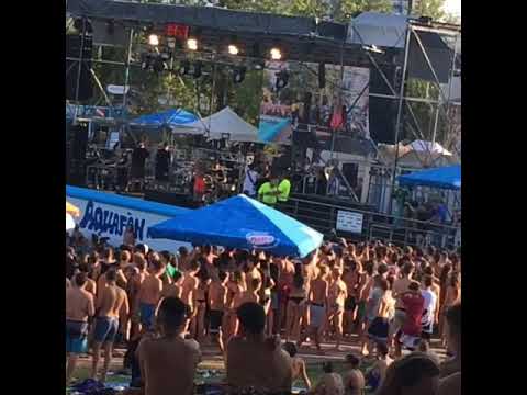 Salmo "vabbè balliamo " live aquafan 2017.