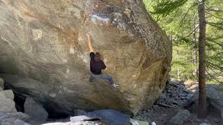 Video thumbnail de Pêcher aux raisins secs gauche, 8b. Ailefroide