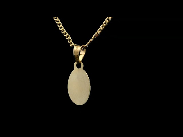 Vídeo relacionado con Collar Virgen de Los Reyes. Cadena de acero inoxidable chapada en oro. Medalla tamaño MINI. Muy fina y elegante para llevar todos los días. Regalo ideal para cualquier ocasión.