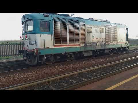 LIS con D445 1015 in sosta a Lomello