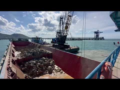  Phương tiện thi công nạo vét đường ống dẫn nước làm mát tại khu kinh tế Vũng Áng, Hà Tĩnh 2024