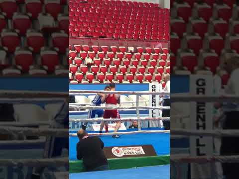 Mert Erümit boks red corner