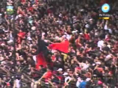 Gol de Sperdutti y despedida del Flaco