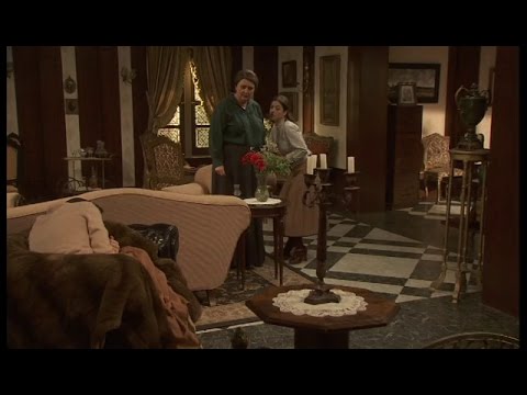 PUENTE VIEJO C968 - Aurora reconoce una chaqueta de Gonzalo