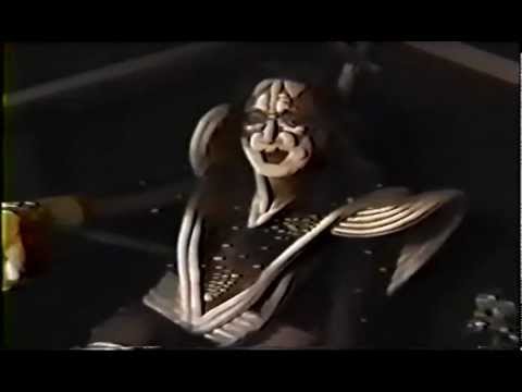 KISS - Beth (filmed under the stage) New Jersey 6-27-00