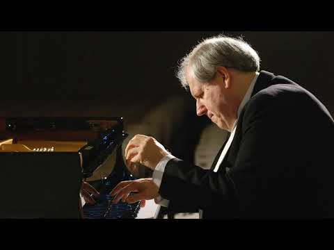 Grigory Sokolov - Couperin Ordre 13ème de clavecin in B minor (Bad Kissingen 2001)