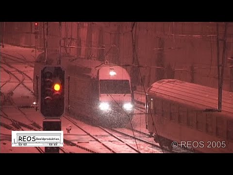 2005-02 [SDw] Spiez at Night, SBB,BLS - it starts to SNOW, Loco switch for RoLa, SUPER NIGHT SHOTS!