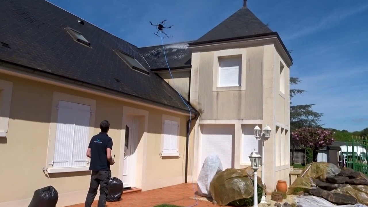 Démoussage de toiture par drone – ADRONE Services Aériens Sarthe