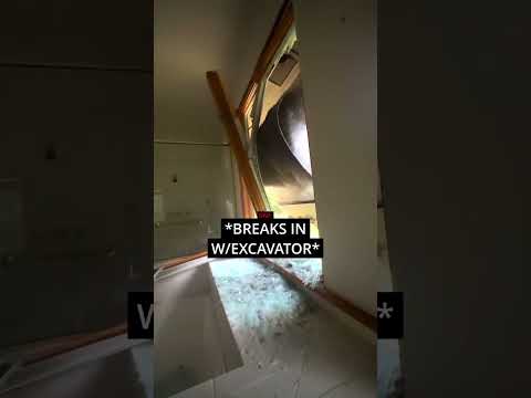 Dad Delivers Toilet Paper… With an Excavator 😭🏗️