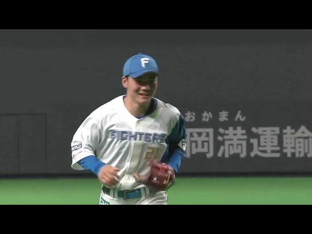 【9回表】1軍公式戦初の三塁守備!! ファイターズ・清宮幸太郎が軽快にゴロを捌く!! 2022年8月17日 北海道日本ハムファイターズ 対 東北楽天ゴールデンイーグルス