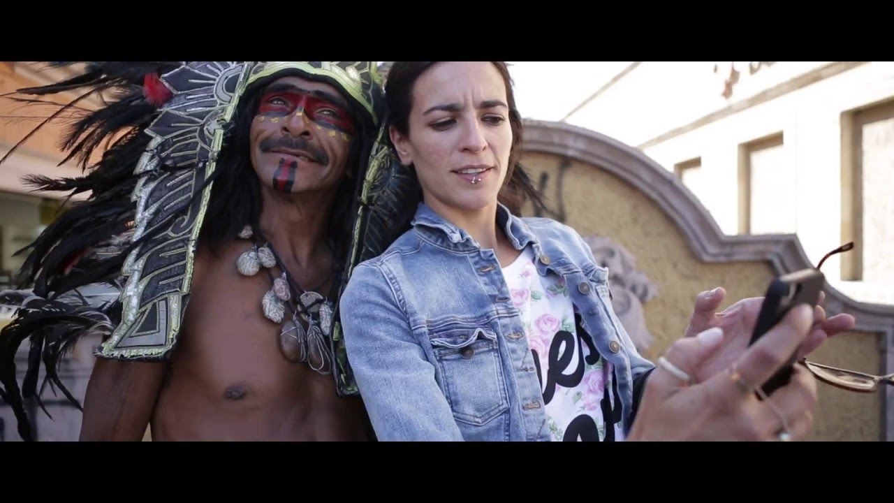 Miniature de la vidéo BEBE - “10 años con BEBE” (tráiler) du film 10 años con Bebe