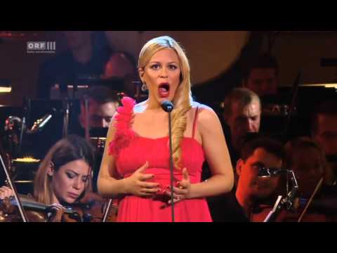 Perfume  - Meeting Laura - Live Hollywood In Vienna 2015