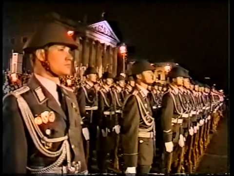 Großer Zapfenstreich der Nationalen Volksarmee (NVA) (In voller Länge)
