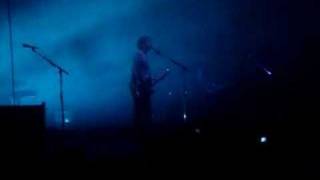 Snow Patrol sing "Grazed Knees"