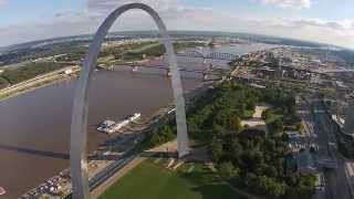 preview picture of video 'St  Louis Arch drone video'