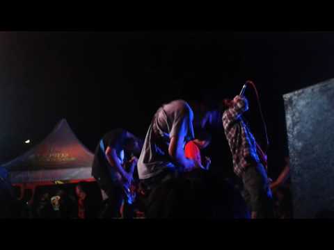 DISTRUGGLE DEATH - PATRIOT MORAL PREMATUR ( COVER DEADSQUAD )