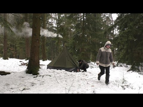 Winterübernachtung mit vergrößertem Lavvu und Zeltofen