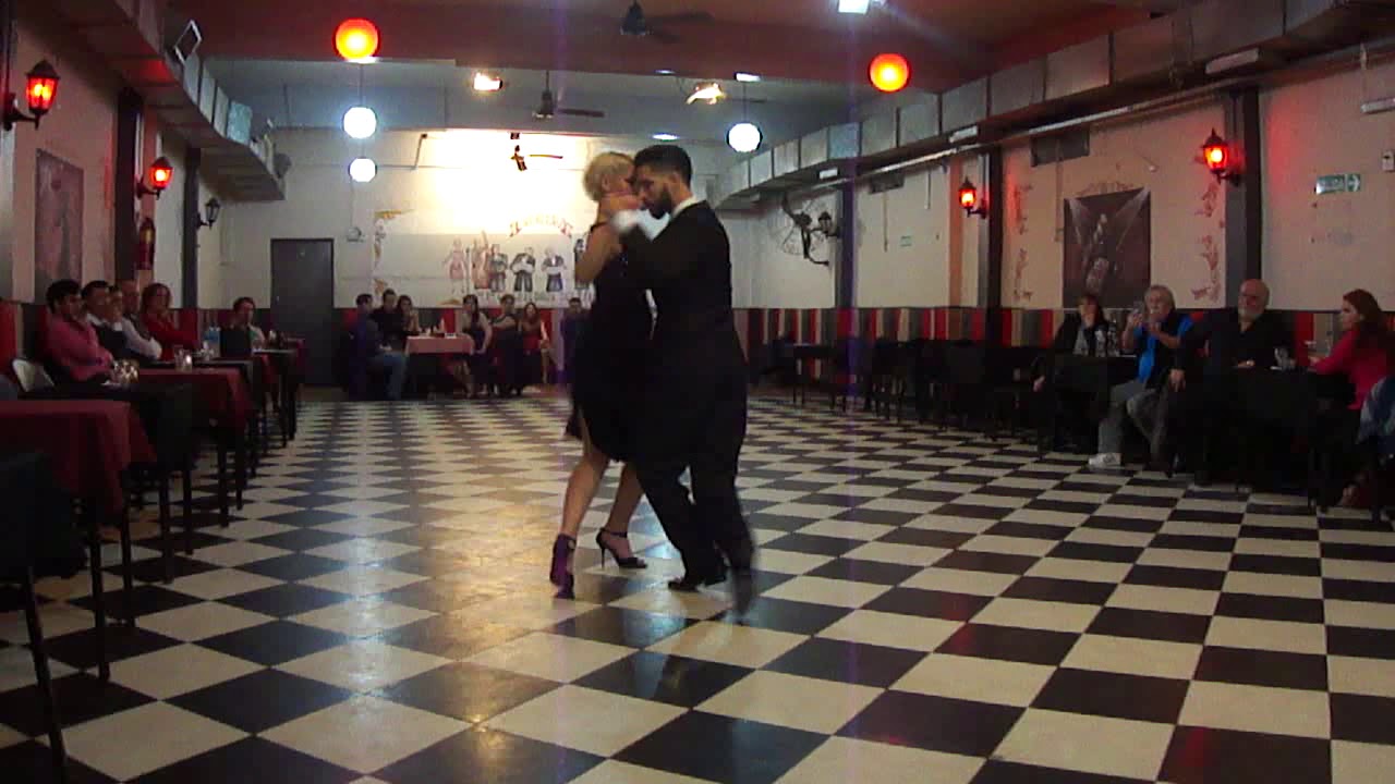 Sin Rumbo, bailan Indira Hiayes y Dante Sanchez 2-3