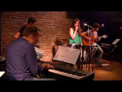 Desi Petrova - "Desafinado"