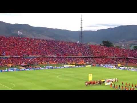 "Salida Histórica Independiente Medellín - Más de 40.000 Banderas reciben al equipo" Barra: Rexixtenxia Norte • Club: Independiente Medellín • País: Colombia