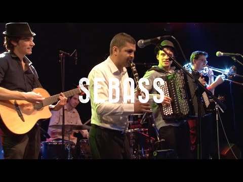 Balkan Beats - Tu Vuo' Fa' L'Americano - SEBASS [Live] - Balkan Music