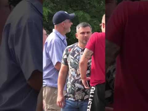 Предлагаю дать леща прохожим