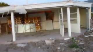 preview picture of video 'Abandoned beach club house Lesbos Greece. Verlaten gebouw op Lesbos Griekenland.'