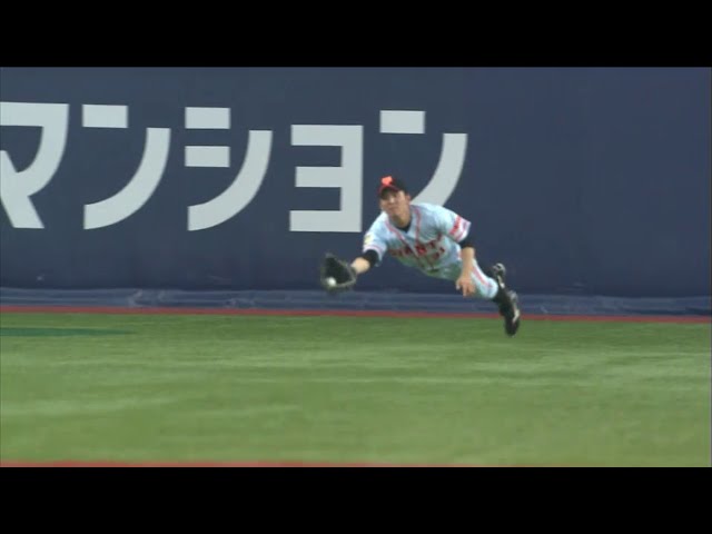 8回裏 ジャイアンツ松本がビッグプレー!! 両軍ファンを魅了!! 2014/6/1 Bs-G