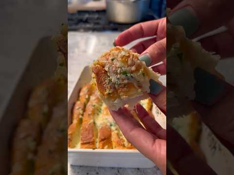 How to cook Cheesy Hawaiian roll garlic bread! #garlicbread #dinnerideas