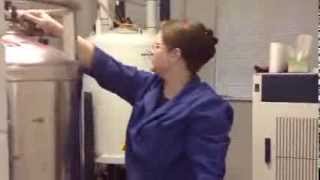 preview picture of video 'How to fill an NMR with liquid nitrogen. 1 of 3.'