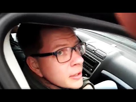 Pseudo dziennikarz TVN rzucał resztkami jedzenia