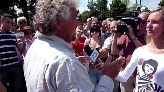 preview picture of video 'Arrivo Beppe Grillo a Paese (TV)'