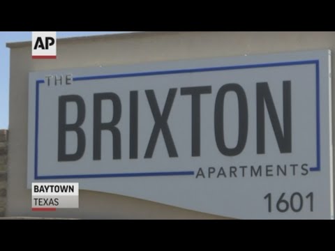 Residents of an apartment complex in the Houston area describe the moments that led to an officer fatally shooting a woman who police said had taken the officer's Taser. (May 14)