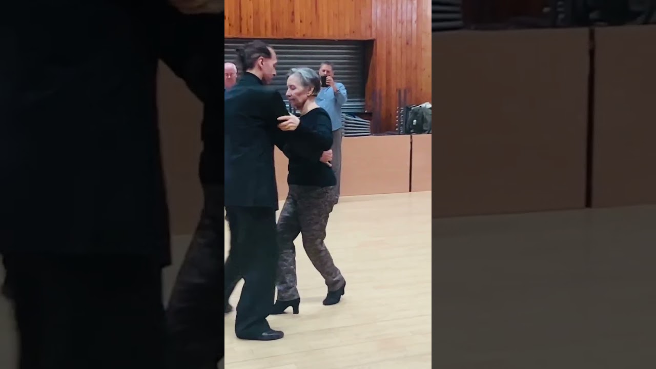 Tango. Rebote-Cambio de Giro y Corte. Gustavo Rosas. En algún lugar del Mundo con Sofia.OCTUBRE 2022