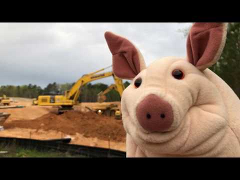 Pig and Narrator talk about construction vehicles. (SDH Close Captioned)