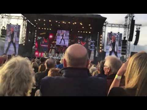 Enter Sir Rod Stewart Durham June 2017