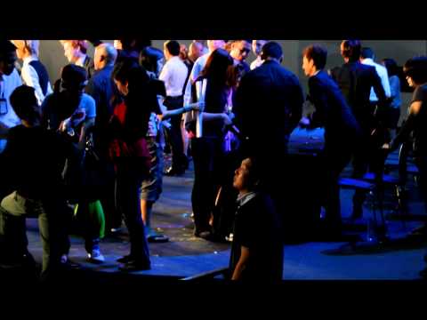 [120113] ZE:A PHILIPPINES TOUR [Glorietta] - ZE:A waving and thanking fans