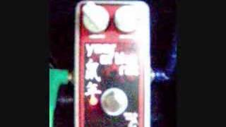 Video thumbnail for Devi Ever Year of the Rat demo - clean fuzz boost pedal by FuzzHugger Effects