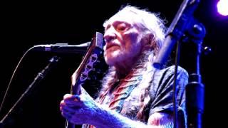Willie Nelson - Mamas Don't Let Your Babies.../Good Hearted Woman - Dallas, TX 01-03-2017