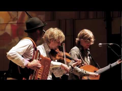 Dreamers' Circus feat. CPH:PHIL - 'Snabbschottish' - Live