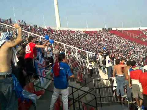 "Vamos Católica a ganar" Barra: Los Cruzados • Club: Universidad Católica • País: Chile