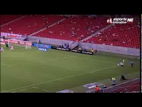 De cabeça, Lenilson faz o primeiro do jogo para o Botafogo-PB (NÁUTICO 0X1 BOTAFOGO-PB 30/01/2014)