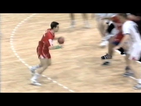 Pase de Pérez Marne a Krivoshlykov. Liga ASOBAL 2001/02. Ademar-CiudadReal. J08. Ciudad Real